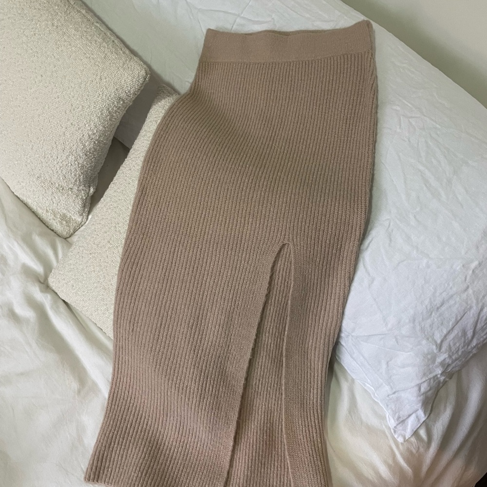 Cream rib knit midi skirt with slit